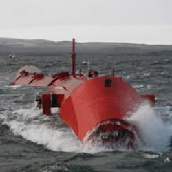 Один преобразователь Pelamis выдает<br>в сеть мощность до 0,75 мегаватта<br>(фото Pelamis Wave Power).