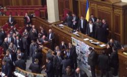 Оппозиция заблокировала президиум и трибуну Верховной Рады