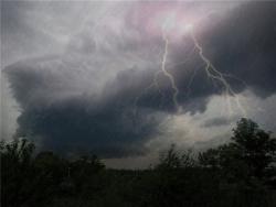 Непогода обесточила 79 населенных пунктов в пяти областях Украины