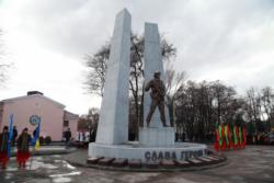 В Кривом Роге установили памятник героям АТО