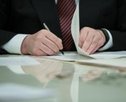 Президент подписал Закон о продлении до 1 августа 2017 года действия Соглашения между Украиной и Нидерландами о Международной миссии защиты расследования