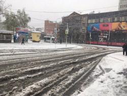 Днепр замело снегом: заблокированы трассы и аэропорт