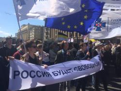 В годовщину акции на Болотной в Москве проходит митинг оппозиции