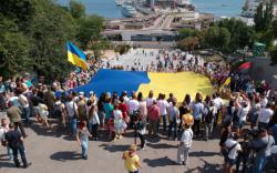 Потемкинскую лестницу Одессы накрыли флагом Украины