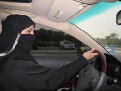 В Саудовской Аравии женщинам разрешат получать водительские права