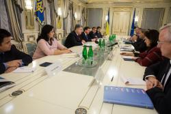 Президент провел встречу с Комиссаром ЕС по вопросам европейской политики соседства и переговоров по расширению