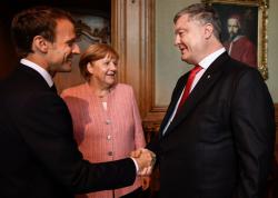 Президент Украины обсудил с Канцлером Германии и Президентом Франции "дорожную карту" имплементации Минских договоренностей