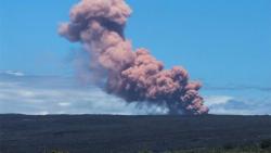 На Гавайях началось извержение самого активного вулкана в мире
