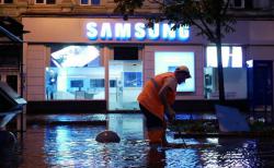 Затопленные ТЦ и улицы: последствия ночной грозы в Киеве