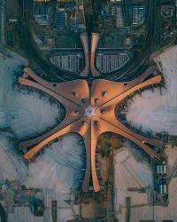 Крупнейший в мире аэропорт открыт в Китае