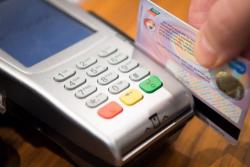 Нацбанк планирует повысить долю безналичных расчетов платежными картами