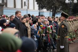 Владимир Зеленский почтил память погибших "киборгов" - защитников Донецкого аэропорта
