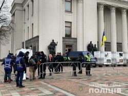 В центре Киева Нацгвардия и полиция заступили на дежурство в усиленном режиме