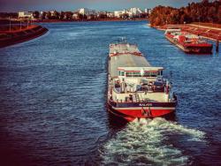 Украинское судно село на мель и заблокировало движение Дунаем в Болгарии