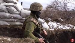 На Донбассе враг стреляет из артиллерии, ранен боец