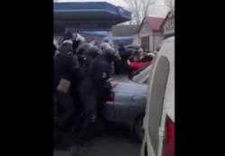 Эвакуация украинцев их Уханя: силовики применили технику для "зачистки" протеста на Полтавщине