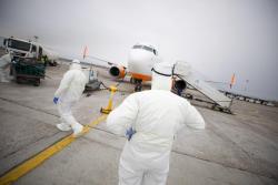 Самолет с эвакуированными из Китая гражданами прибыл на специальную стоянку в аэропорту Харькова