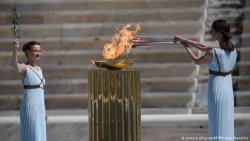 Церемония передачи олимпийского огня Токио прошла в Афинах без зрителей