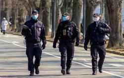 Полиция начала контроль самоизоляции украинце