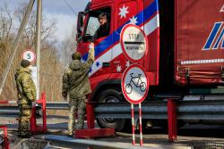 На границе с Польшей из-за коронавируса возник затор из грузовиков