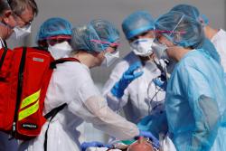 20 украинских медиков на две недели отправились в Италию для оказания помощи в лечении инфицированных COVID-19