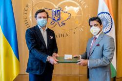 Индия передала Украине лекарства от коронавируса 