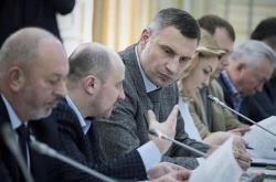Кличко просит разрешить запустить наземный транспорт и метро в Киеве