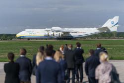 Самолет "Мрия" доставил в Украину более 111 тонн медицинского груза для больниц