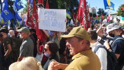 Под Радой проходит масштабная акция в поддержу украинского языка