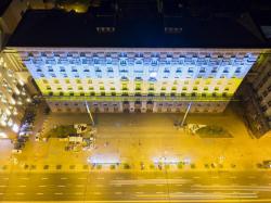 Здание КГГА подсветили в цвета украинского флага