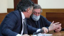 Михаил Ефремов отказался в суде признать вину в смертельном ДТП