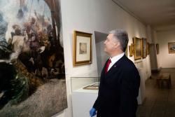 Суд отменил арест картин из коллекции Порошенко