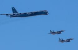 Стратегические бомбардировщики В-52 снова пролетели над Украиной