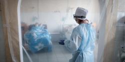 В Украине за минувшие сутки были госпитализированы 865 человек с COVID-19
