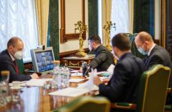 Президент Украины провел селекторное совещание по контролю ситуации с распространением коронавируса