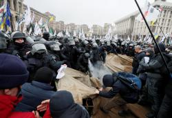 В Киеве на акции протеста произошли столкновения между протестующими и полицией