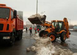 Дороги Киева засыпало снегом