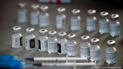 Еврокомиссия одобрила вакцину BioNTech и Pfizer