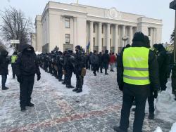 Под зданием Верховной Рады проходит акция протеста "евробляхеров"