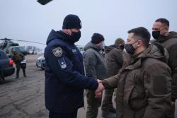Владимир Зеленский вместе с послами Франции, Германии, США, Канады, Великобритании и Швеции побывал на передовых позициях в зоне проведения ООС на Донбассе