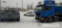 В Киеве задействовали БТР полиции для эвакуации застрявших в снегу водителей