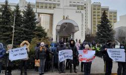 В Киеве протестуют против послов G7 