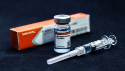 Киев получил вакцину CoronaVac