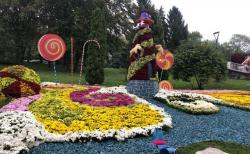 В Киеве на Певческом поле открылась выставка цветов