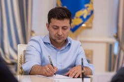 Президент Украины подписал закон о продаже земли на е-аукционах