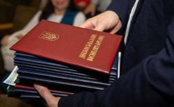 Бакалаврам и магистрам могут аннулировать дипломы: Кабмин принял решение о плагиате и взятках