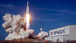 SpaceX запустила в космос первый гражданский экипаж