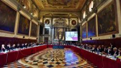 Законопроект об олигархах направили в Венецианскую комиссию