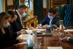 На совещании у Президента обсудили борьбу с дальнейшим распространением COVID-19 в Украине