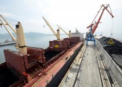 Семь кораблей с углем прибудут в Украину в конце ноября